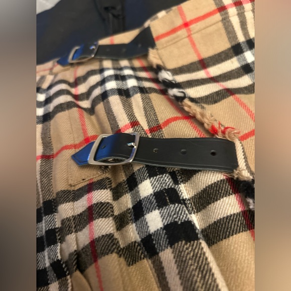 SOLD Beautiful Vintage Pleated Wool Burberrys Novacheck Buckled Skirt - Picture 13 of 13